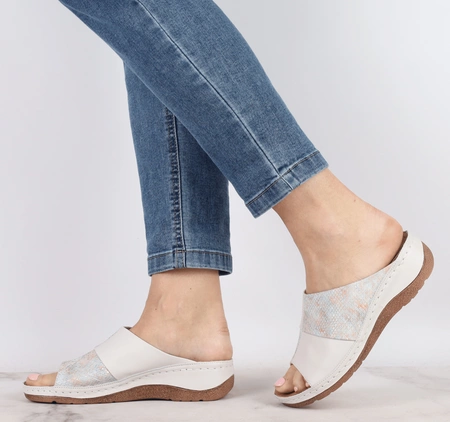 Skórzane klapki damskie płaskie eleganckie i komfortowe Polskie Gino Fabiani