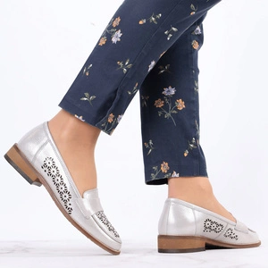 Eleganckie i komfortowe mokasyny ażurowe ze skóry naturalnej Gino Fabiani