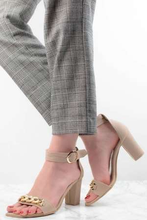 Beżowe sandały damskie zamszowe na słupku Azali - Produkt Polski