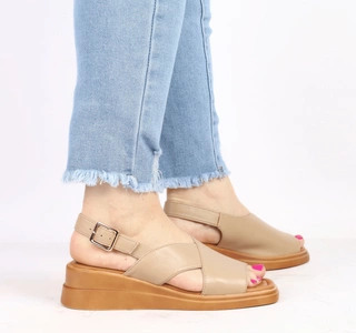 Cieliste sandały damskie na niskiej koturnie eleganckie i wygodne Jezzi