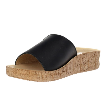 Skórzane czarne klapki na korkowej podeszwie Helios