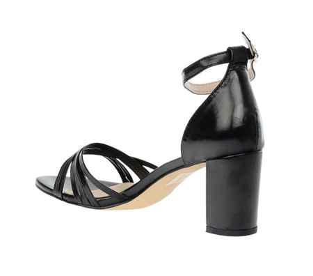 Czarne sandały na obcasie z cienkimi paseczkami z zakrytą piętą Jezzi