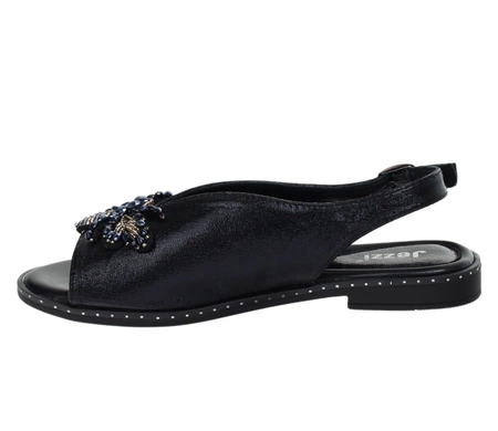 Czarne eleganckie sandały damskie płaskie z biżuterią Jezzi