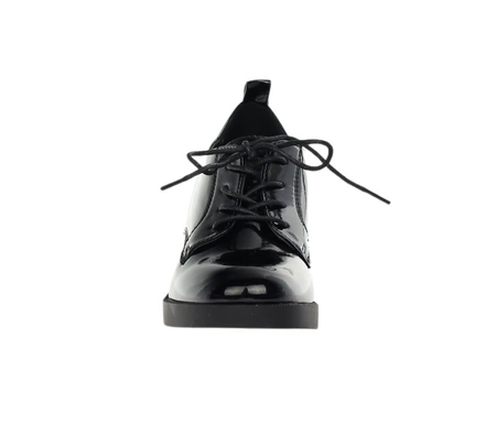 Czarne lakierowane półbuty damskie na obcadie i platformie sznurowane Jezzi