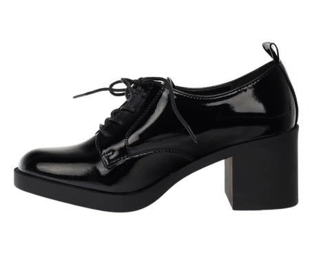 Czarne lakierowane półbuty damskie na obcadie i platformie sznurowane Jezzi