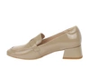 Beżowe lakierowane półbuty damskie skórzane na płaskim obcasie Gino Fabiani