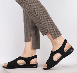 Czarne lekkie płaskie sandały damskie z elastyczną cholewką Jezzi