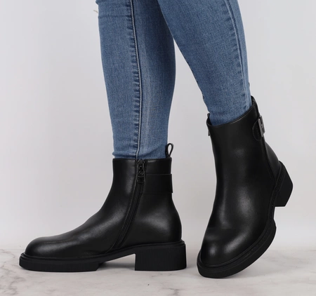 Czarne botki ze skóry licowej ekologicznej na płaskim obcasie Vinceza