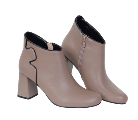 Eleganckie botki jesienne na obcasie ze skóry naturalnej w kolorze Cappucino