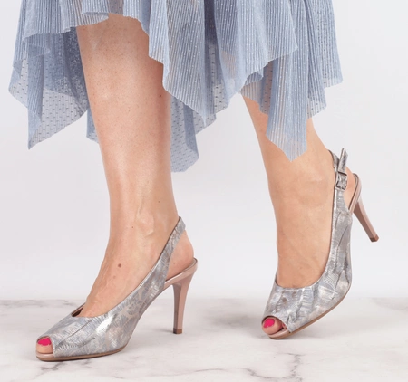 Sandały zabudowane na szpilce obcasie peep-toe ze skórzaną wkładkąJezzi