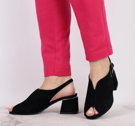 Eleganckie i komfortowe sandały na obcasie zabudowane AZALI