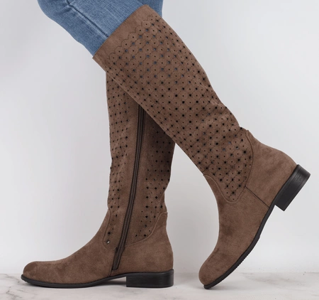 Zamszowe ażurowe kozaki brązowe czekoladowe na płaskim obcasie Jezzi