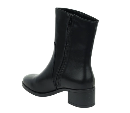 Czarne skórzane botki damskie zimowe na wygodnym obcasie Jezzi