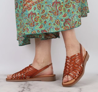 Brązowe skórzane sandały rzymianki plecione jezuski El Pimpi - Made in Spain