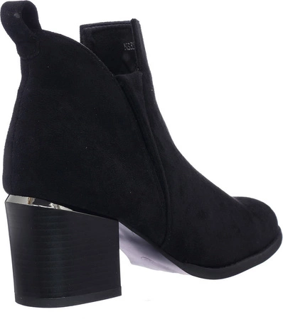 Czarne botki zamszowe na obcasie wycięte na kostce Lori