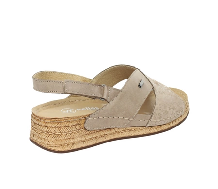 Jasnobrązowe sandały damskie eleganckie i wygodne na niskiej koturnie Helios