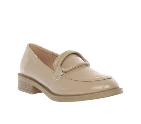 Lakierowane beżowe półbuty damskie z miękkiej skóry ekologicznej Jezzi