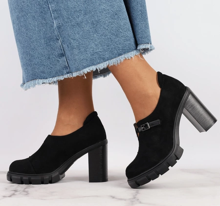 Czarne półbuty na obcasie i podsuwce lordsy Cora od Jezzi