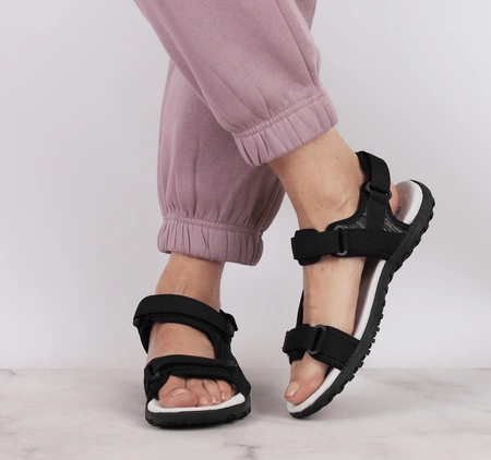 Czarne sandały sportowe młodzieżowe na rzepy ze skórzaną wkładką American Club