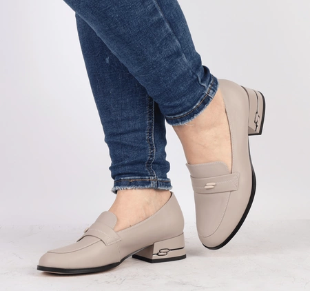 Szare skórzane półbuty damskie wsuwane lordsy na niskim obcasie VINCEZA