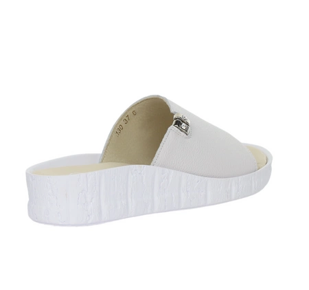 Białe komfortowe klapki damskie ze skóry naturalnej Helios