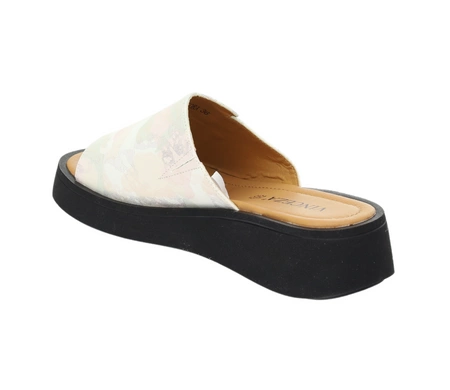 Eleganckie skórzane klapki damskie na grubszej podeszwie VINCEZA