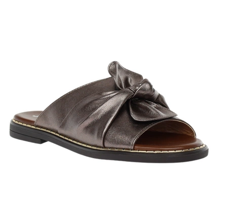 Eleganckie klapki damskie płaskie z ciemną wkładką Jezzi