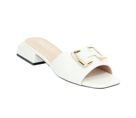 Białe eleganckie klapki damskie na niskim obcasie VINCEZA