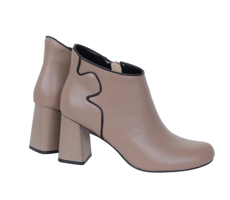 Eleganckie botki jesienne na obcasie ze skóry naturalnej w kolorze Cappucino