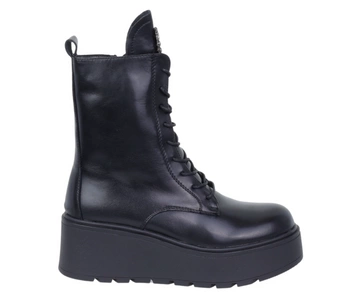 Czarne skórzane botki na platformie ocieplane z biżuterią Jezzi