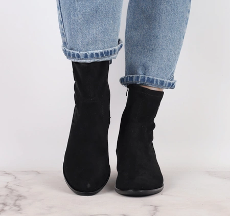 Czarne botki zamszowe na płaskim obcasie eleganckie Jezzi