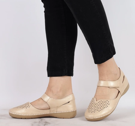 Komfortowe zabudowane sandały damskie zabudowane na rzep Jezzi