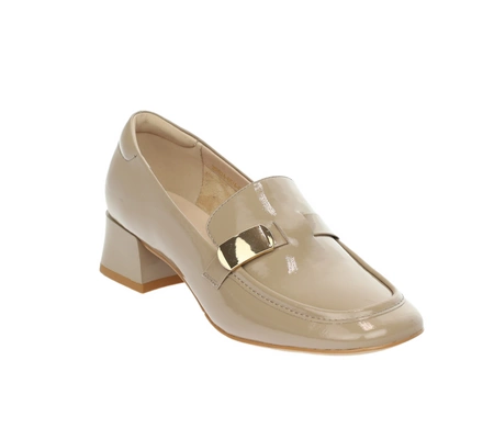 Beżowe lakierowane półbuty damskie skórzane na płaskim obcasie Gino Fabiani