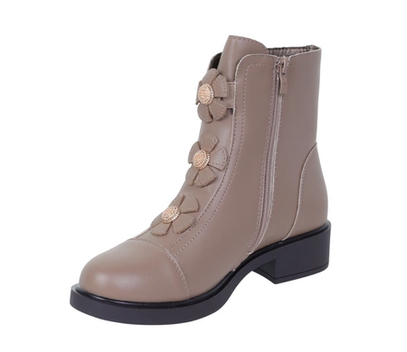 Beżowe skórzane botki damskie ocieplane na płaskie podeszwie Jezzi