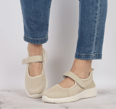 Komfortowe czółenka damskie zapinane na rzep NEWS