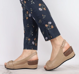 Lekkie sandały damskie na korkowej koturnie szyte Jezzi