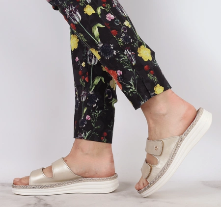 Skórzane klapki damskie wygodne i eleganckie na rzepy Helios