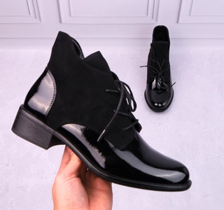 Czarne półbuty jesienne lakierowane botki płaskie Lekko ocieplane Kazadi