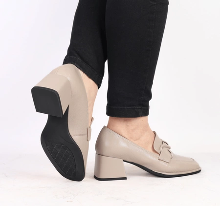 Skórzane eleganckie półbuty damskie wsuwane w kolorze cappucino Gino Fabiani