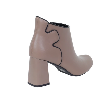 Eleganckie botki jesienne na obcasie ze skóry naturalnej w kolorze Cappucino