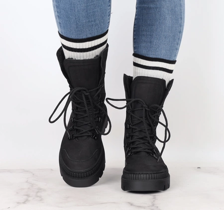 Czarne skórzane botki damskie na grubej podeszwie Polskie Gino Fabiani