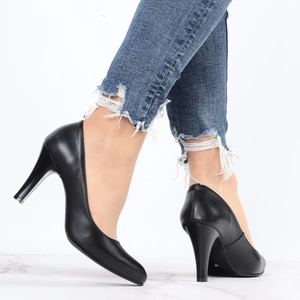 Czarne szpilki z noskiem migdałowym ze skórzaną wkładką Madonna by Azali