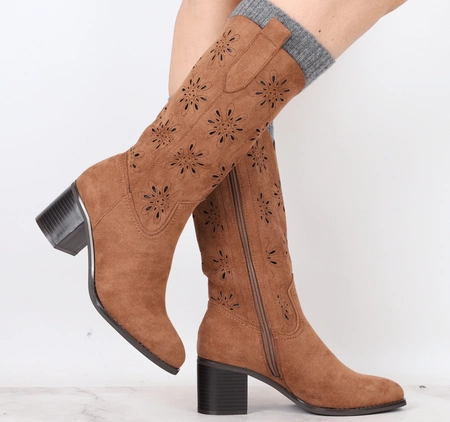 Zamszowe ażurowe kozaki brązowe czekoladowe na wygodnym obcasie Jezzi