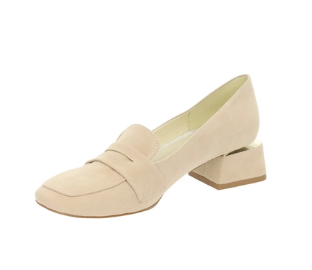 Beżowe eleganckie półbuty damskie wsuwane na niskim obcasie AZALI