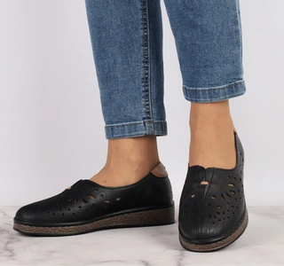 Komfortowe czarne czółenka płaskie półbuty skórzane Jezzi