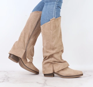 Zamszowe kozaki kowbojki z wywiniętą cholewką od Jezzi