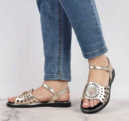 Eleganckie płaskie sandały damskie od Daszyński