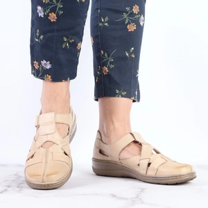 Beżowe czółenka skórzane płaskie komfortowe na rzep Helios