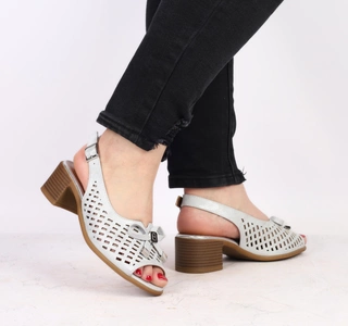 Srebrne ażurowe sandały damskie na niskim wygodnym obcasie eleganckie Jezzi