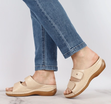 Klapki damskie beżowe zdrowotne na rzepy szyte Jezzi